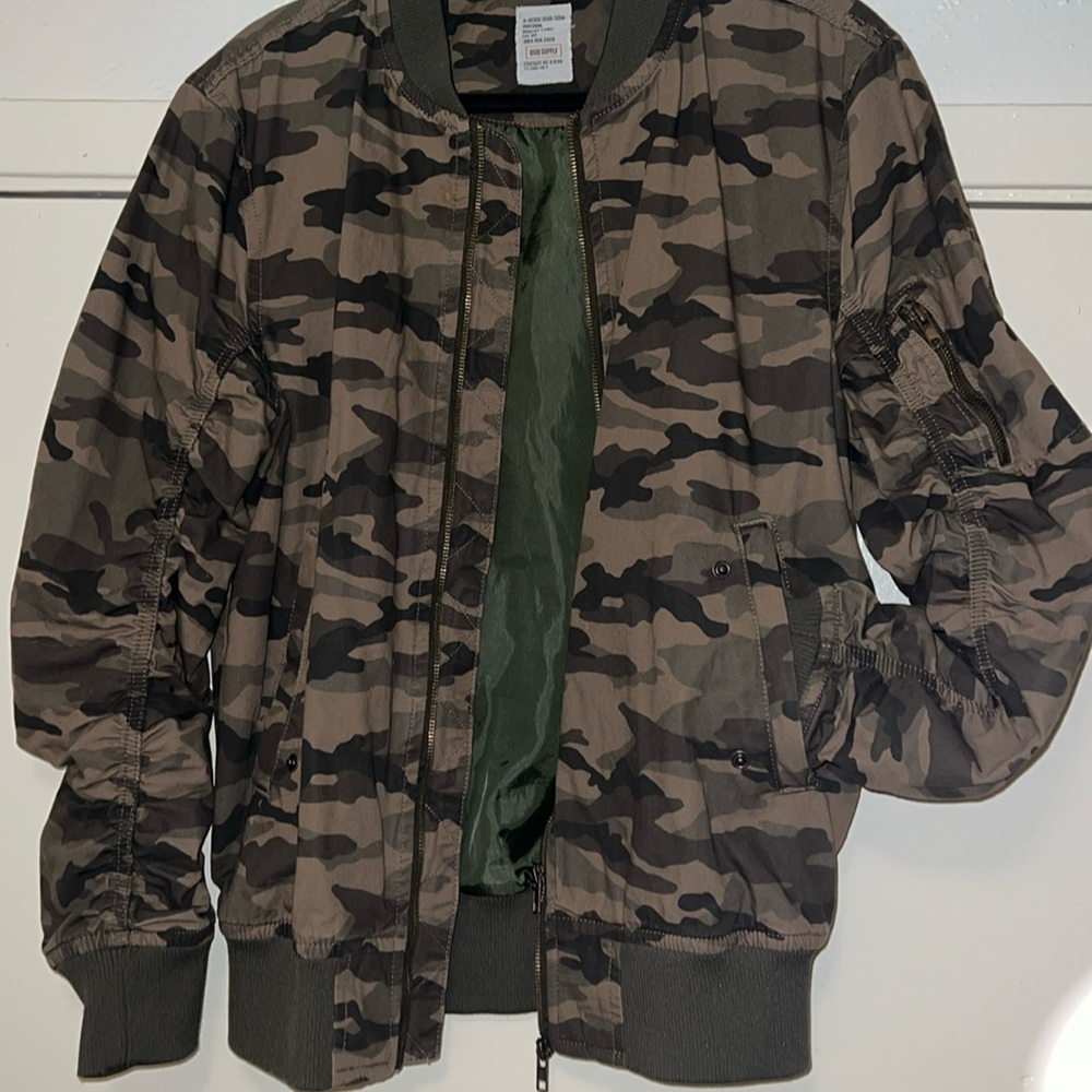 UNISEX, Camo Zip Up Jacket🔥 Gathered Sleeves, Arm pocket,Great Layering jacket.